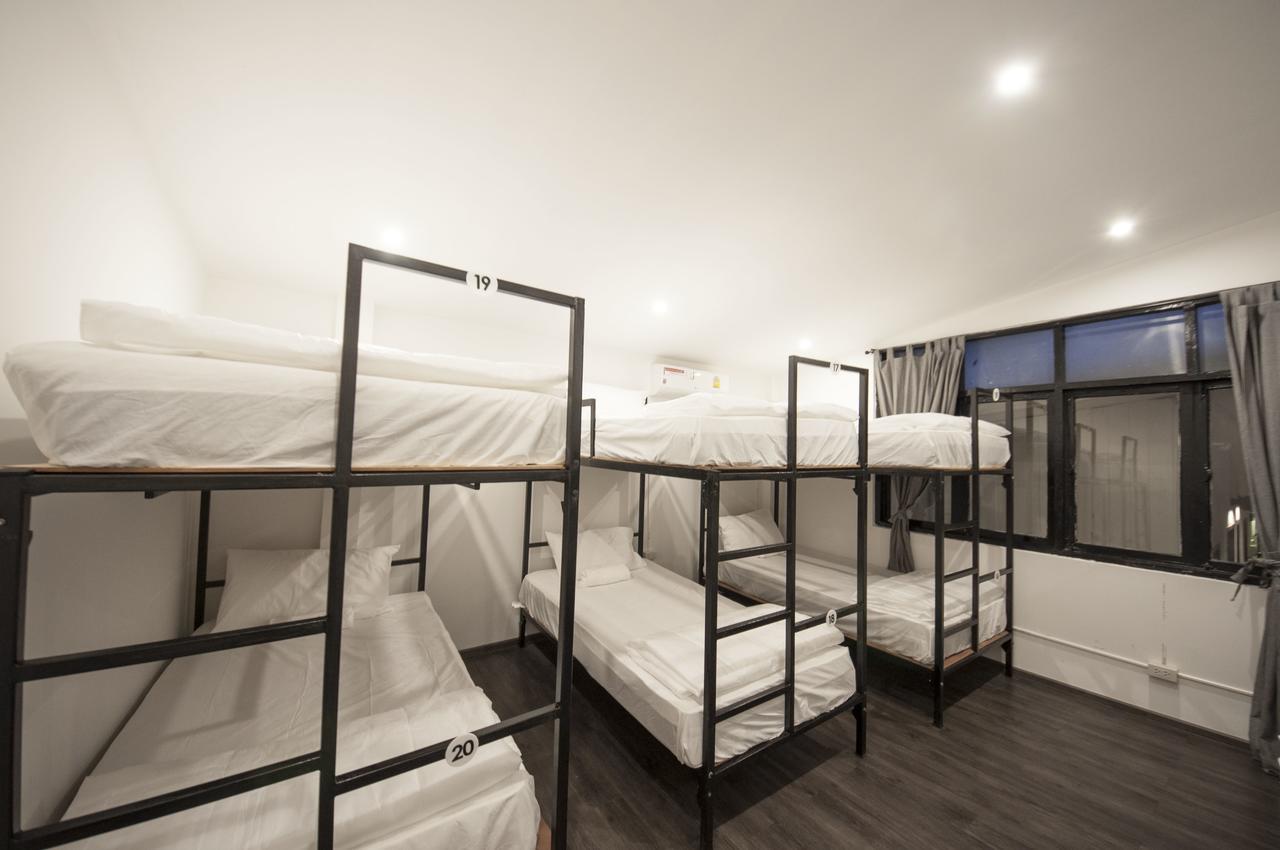 The Hidden House Hostel Банкок Екстериор снимка