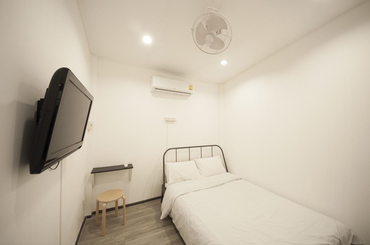The Hidden House Hostel Банкок Екстериор снимка