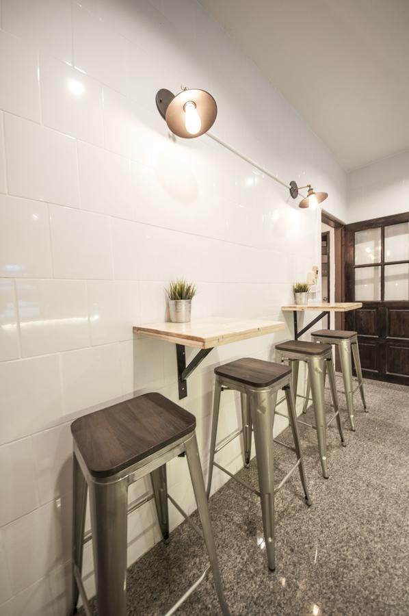 The Hidden House Hostel Банкок Екстериор снимка