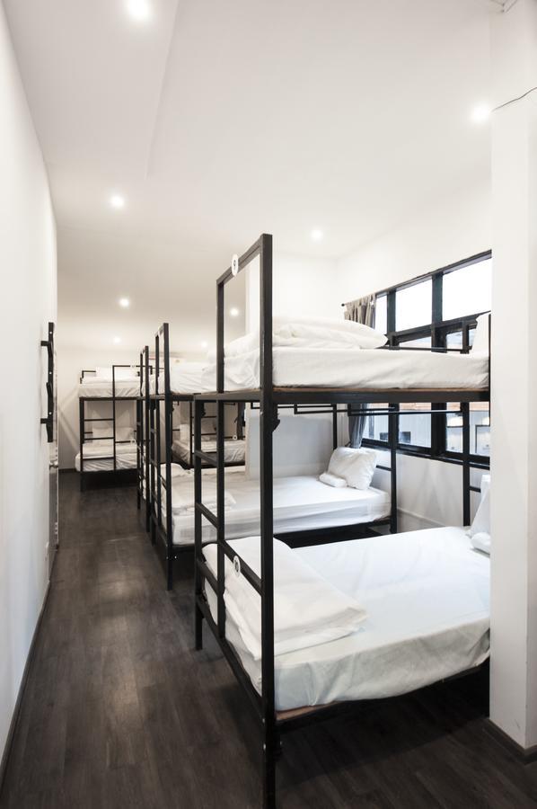 The Hidden House Hostel Банкок Екстериор снимка