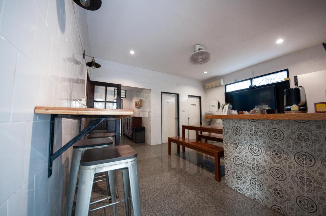 The Hidden House Hostel Банкок Екстериор снимка