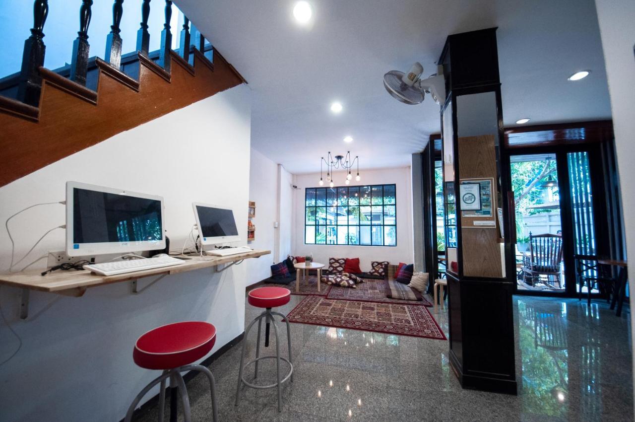 The Hidden House Hostel Банкок Екстериор снимка