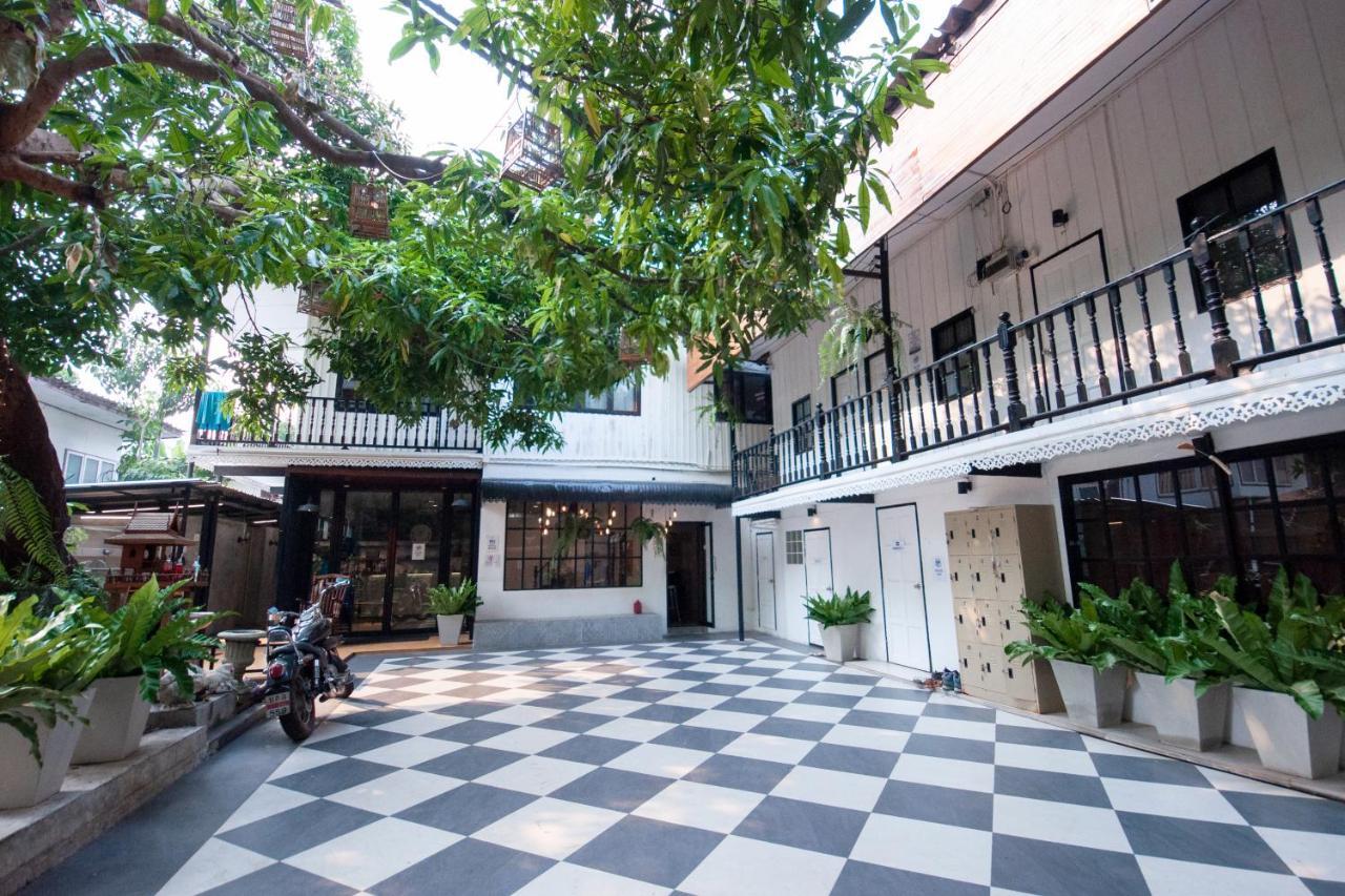 The Hidden House Hostel Банкок Екстериор снимка