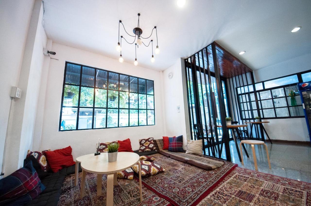 The Hidden House Hostel Банкок Екстериор снимка