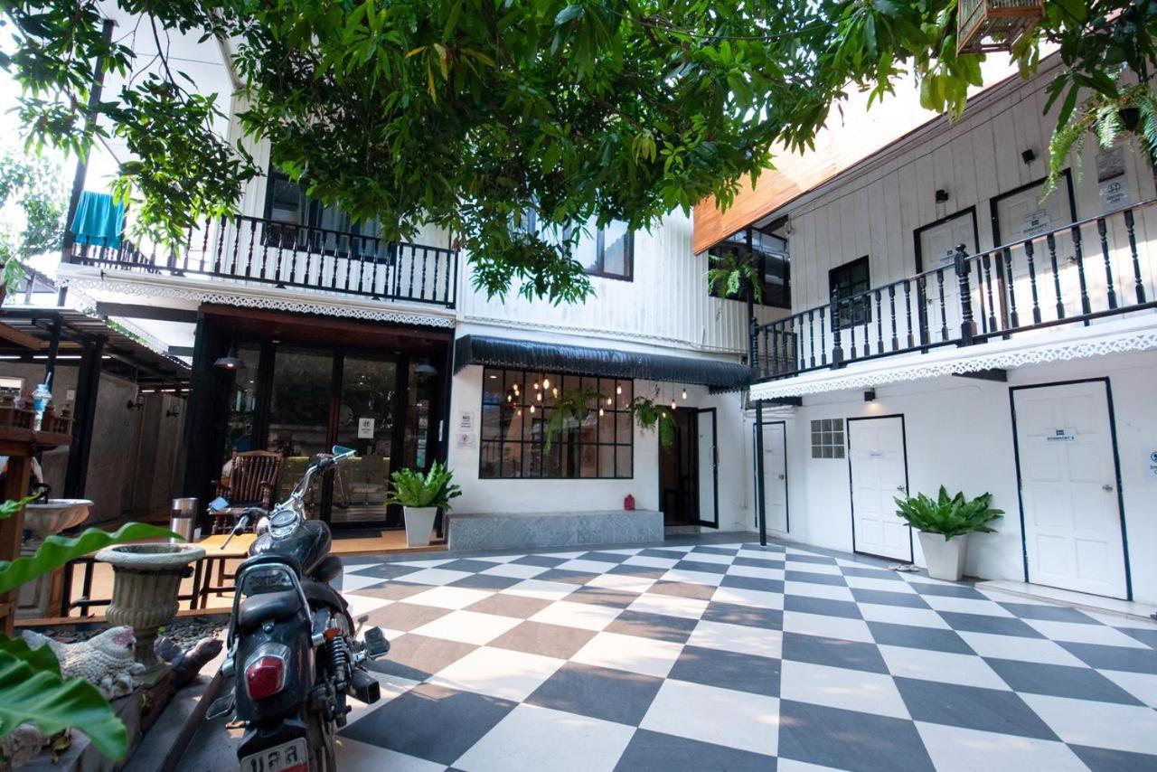 The Hidden House Hostel Банкок Екстериор снимка