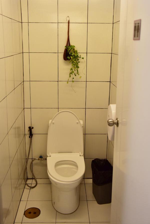 The Hidden House Hostel Банкок Екстериор снимка